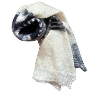 MISSONI Cozy Cream and Gray Knit Scarf